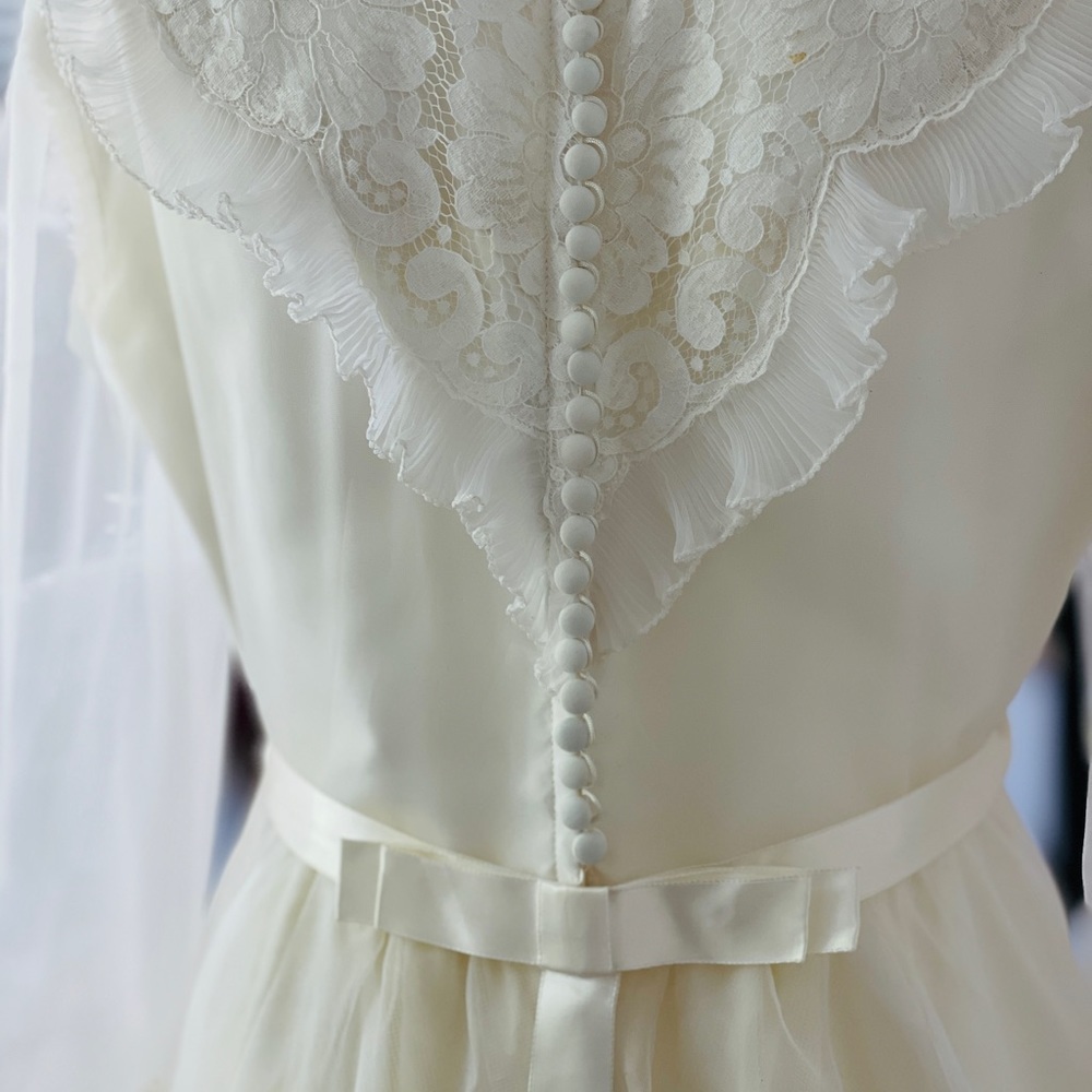 Vintage Ruffle up Princess Cut Bridal Originals Wedding Dress - Picture 16 of 16